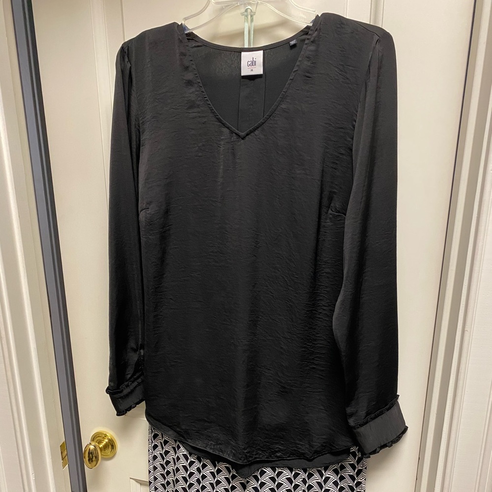One and done black top! Great condition with cute cuff accent. Year round wear!